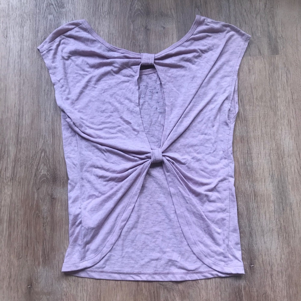 •GUESS T-shirt• - Picture 2 of 3